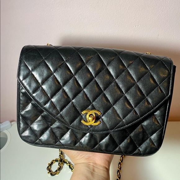 Vintage Classic Single Round Quilted Flap Black - On layaway in IG - Picture 1 of 16